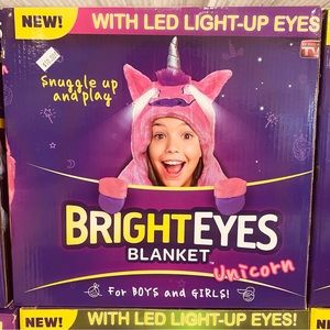 BrightEyes UniCorn soft hooded blanket throw has LED light eyes size 44x45"